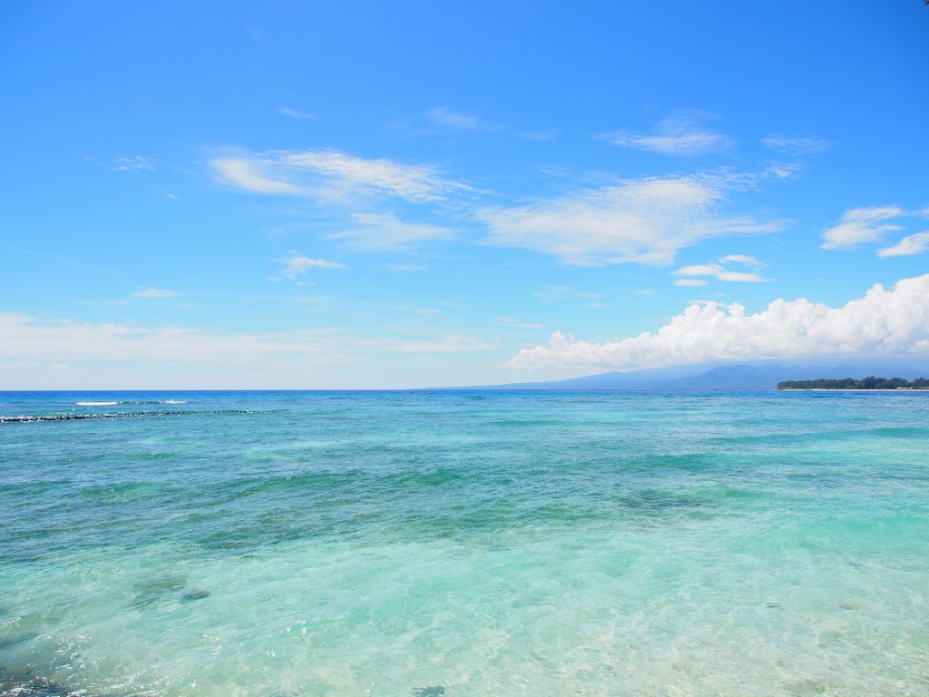 バリ島から海の透明度が光る楽園ギリ トラワンガン島へ